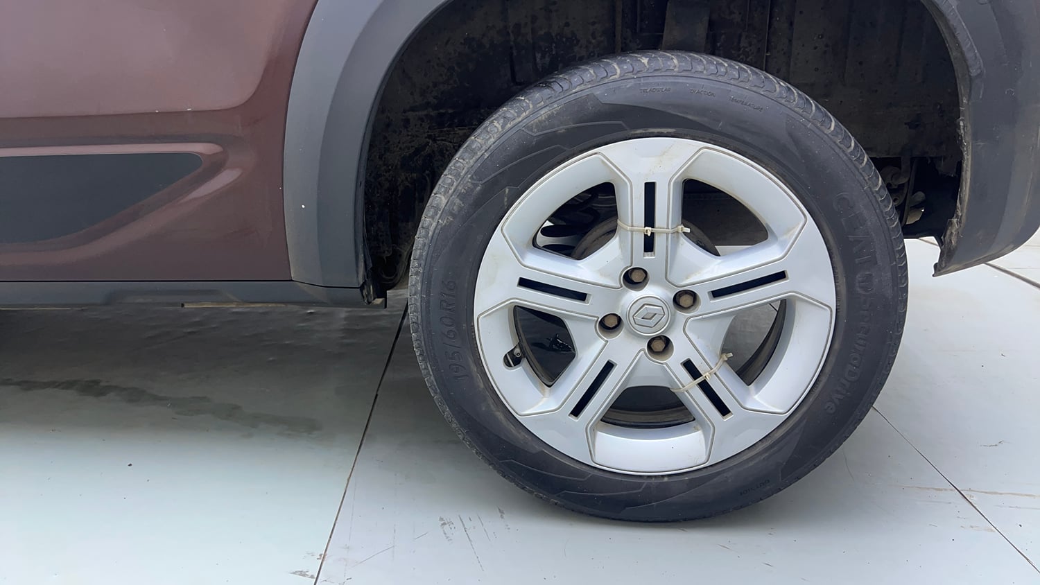 Used 2022 Renault Kiger RXT MT Petrol Manual tyres LEFT REAR TYRE RIM VIEW