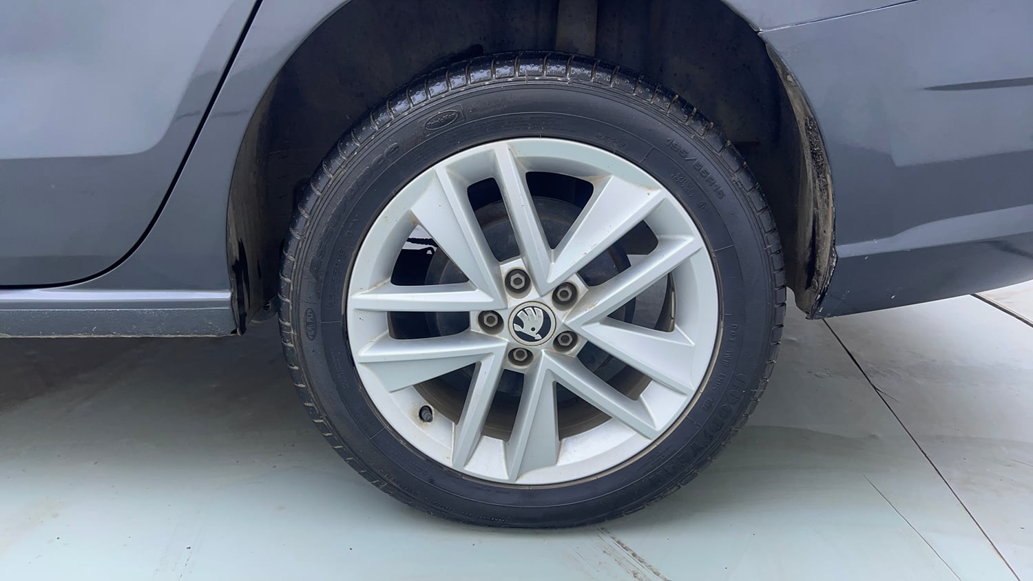 Used 2018 Skoda Rapid Style 1.6 MPI AT Petrol Automatic tyres LEFT REAR TYRE RIM VIEW