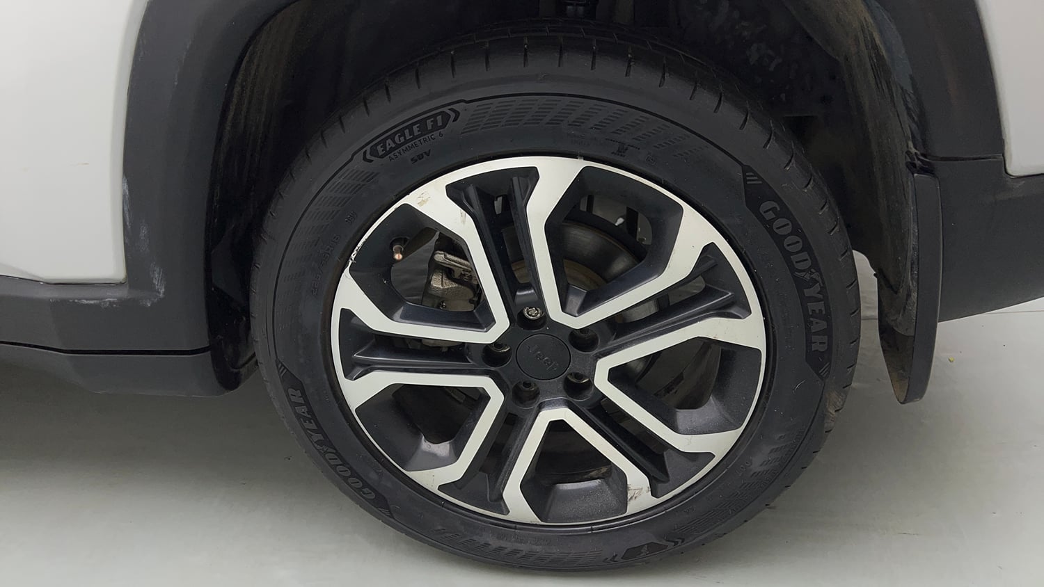 Used 2022 Jeep Compass Limited (O) 1.4 Petrol DCT Petrol Automatic tyres LEFT REAR TYRE RIM VIEW