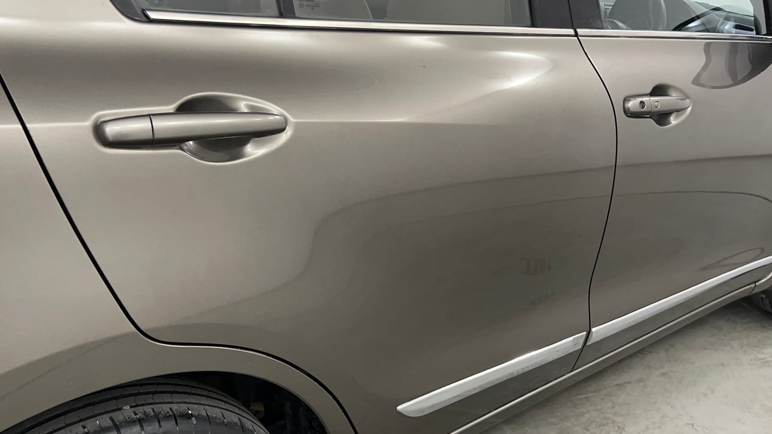 Used 2021 Maruti Suzuki Dzire ZXi AGS Petrol Automatic dents MINOR SCRATCH