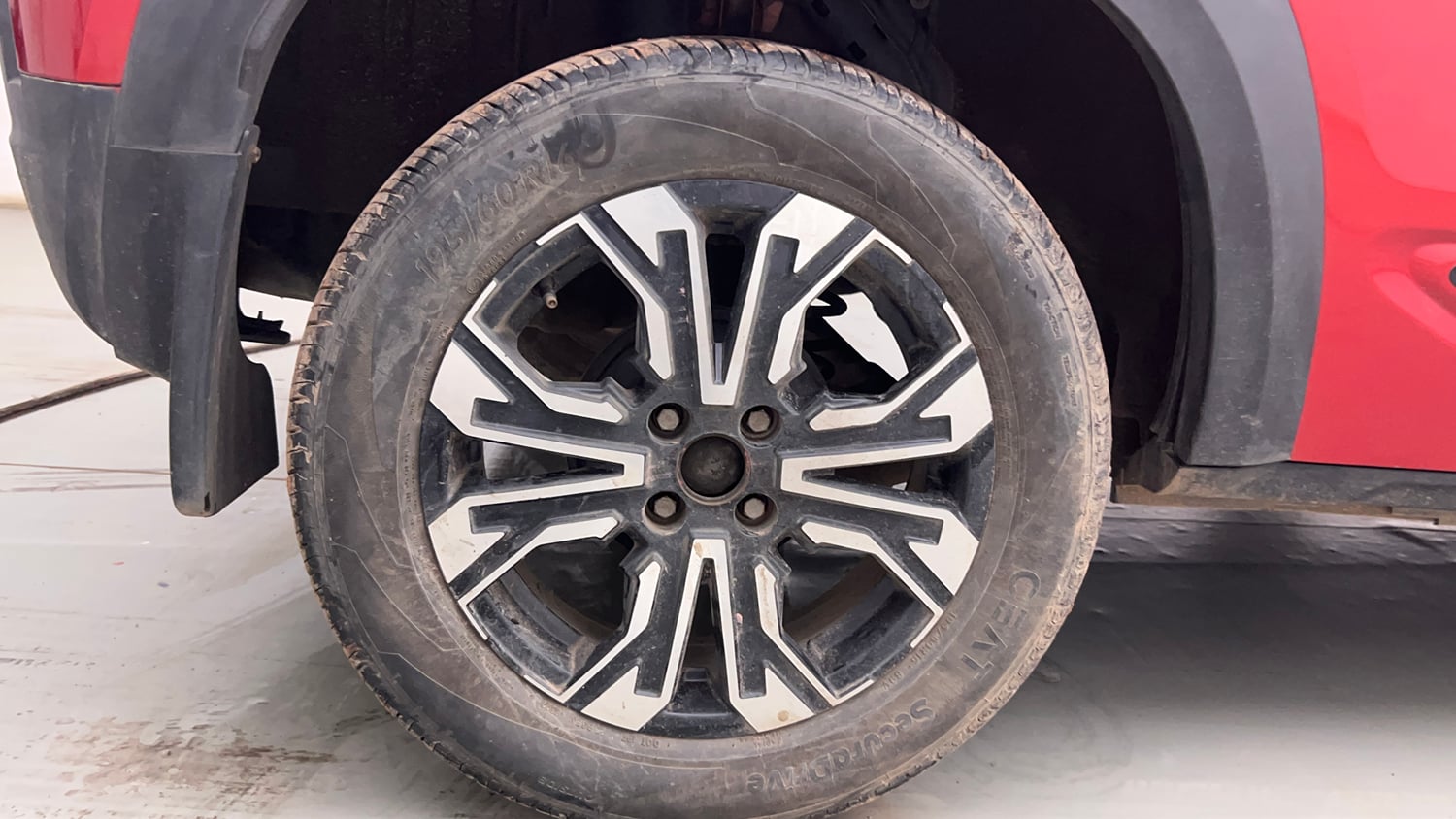 Used 2022 Renault Kiger RXZ Turbo MT Dual Tone Petrol Manual tyres RIGHT REAR TYRE RIM VIEW