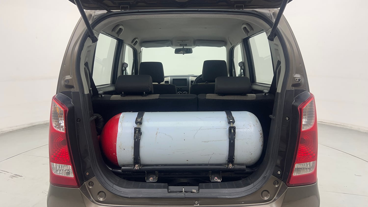 Used 2014 Maruti Suzuki Wagon R LXI CNG Cng Manual interior DICKY INSIDE VIEW