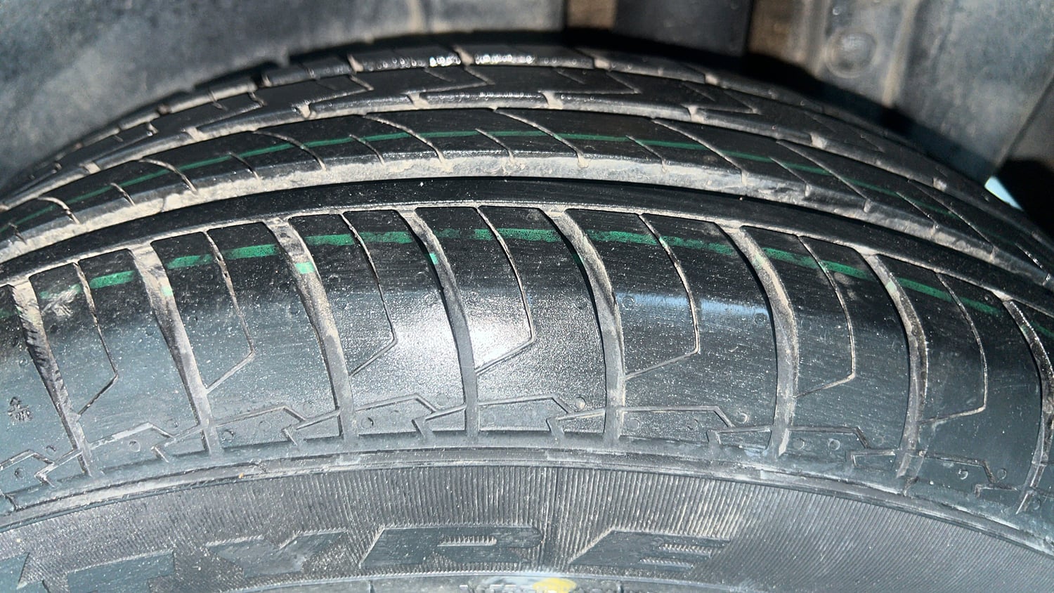 Used 2015 Maruti Suzuki Swift Lxi (O) Petrol Manual tyres LEFT REAR TYRE TREAD VIEW