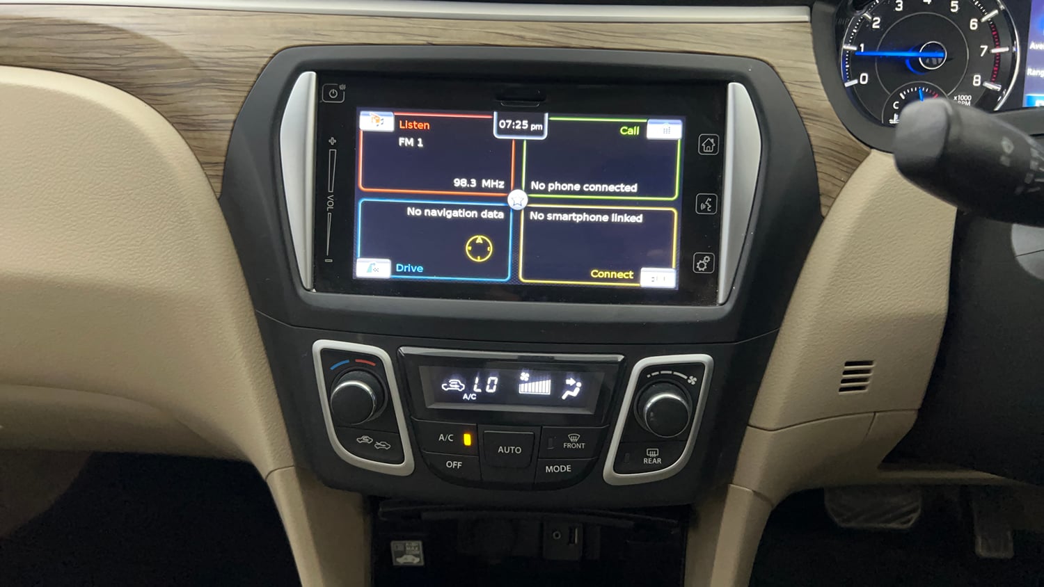 Used 2020 Maruti Suzuki Ciaz Alpha 1.5 AT Petrol Automatic top_features Integrated (in-dash) music system