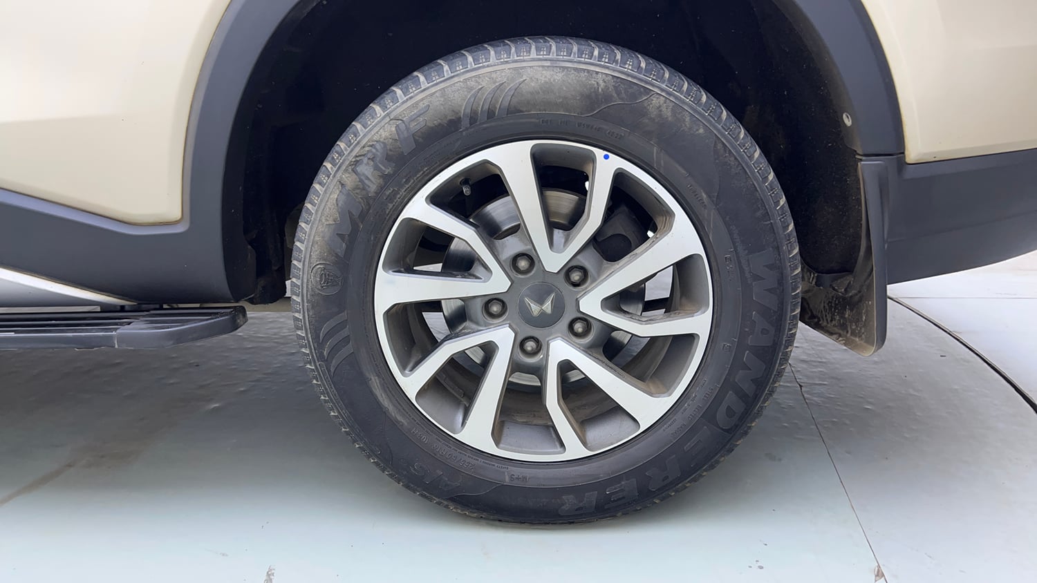 Used 2023 Mahindra Scorpio N Z8 L Petrol AT 6 STR Petrol Automatic tyres LEFT REAR TYRE RIM VIEW