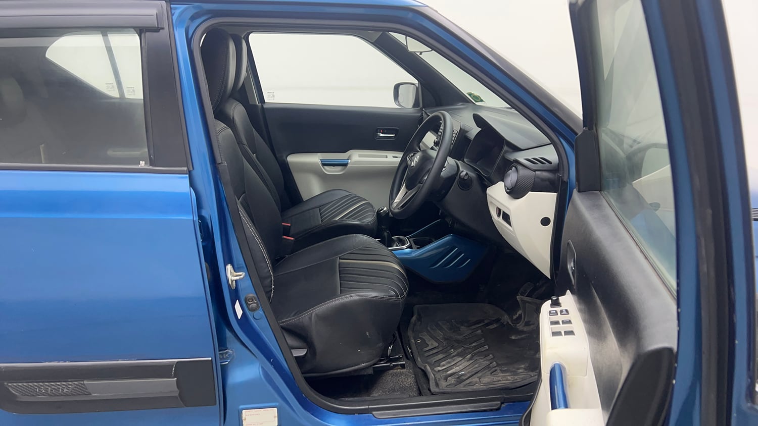 Used 2017 Maruti Suzuki Ignis  Zeta Dual Tone MT Petrol Petrol Manual interior RIGHT SIDE FRONT DOOR CABIN VIEW