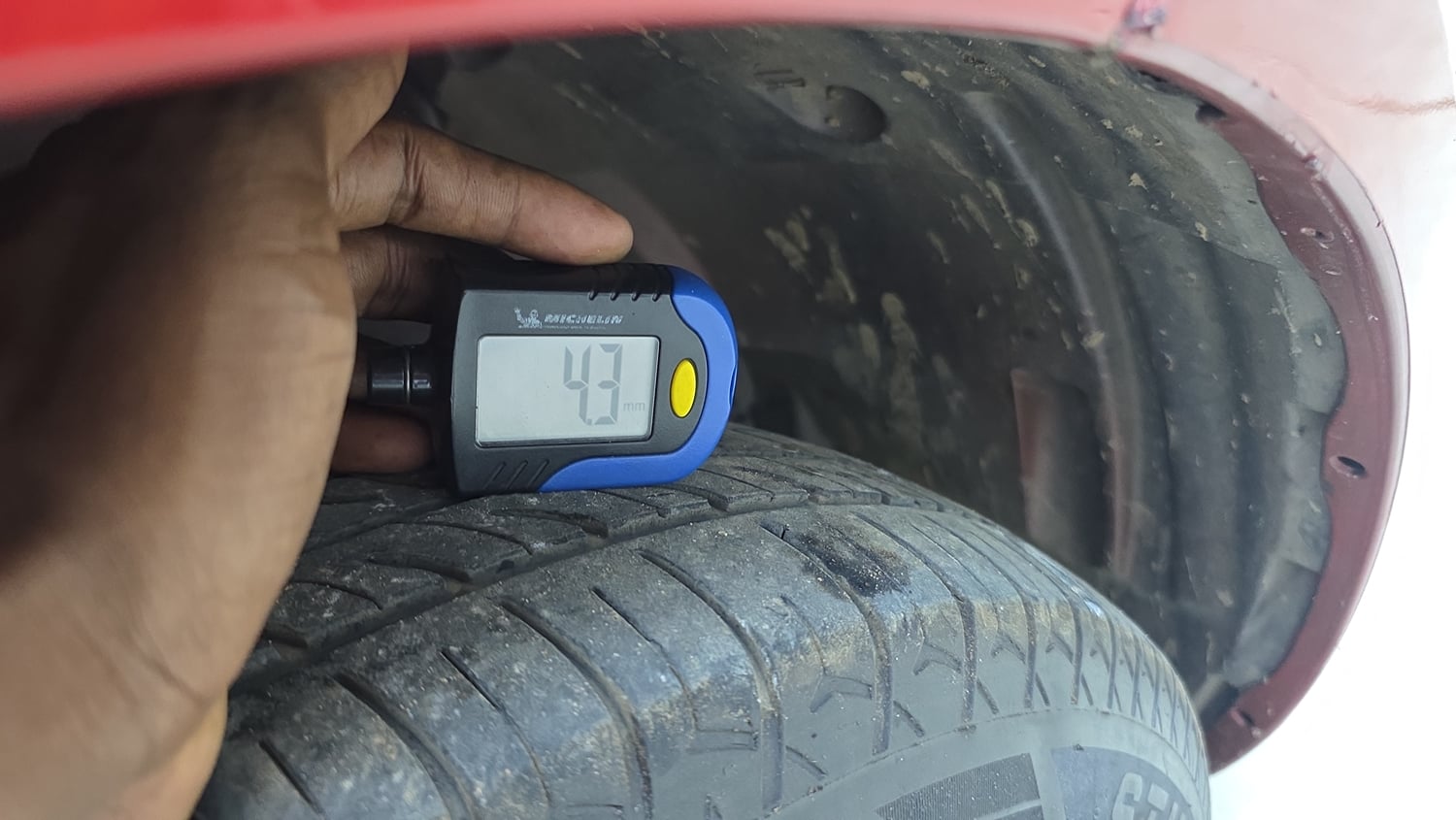 Used 2012 Maruti Suzuki Swift VDi Diesel Manual tyres RIGHT FRONT TYRE TREAD VIEW