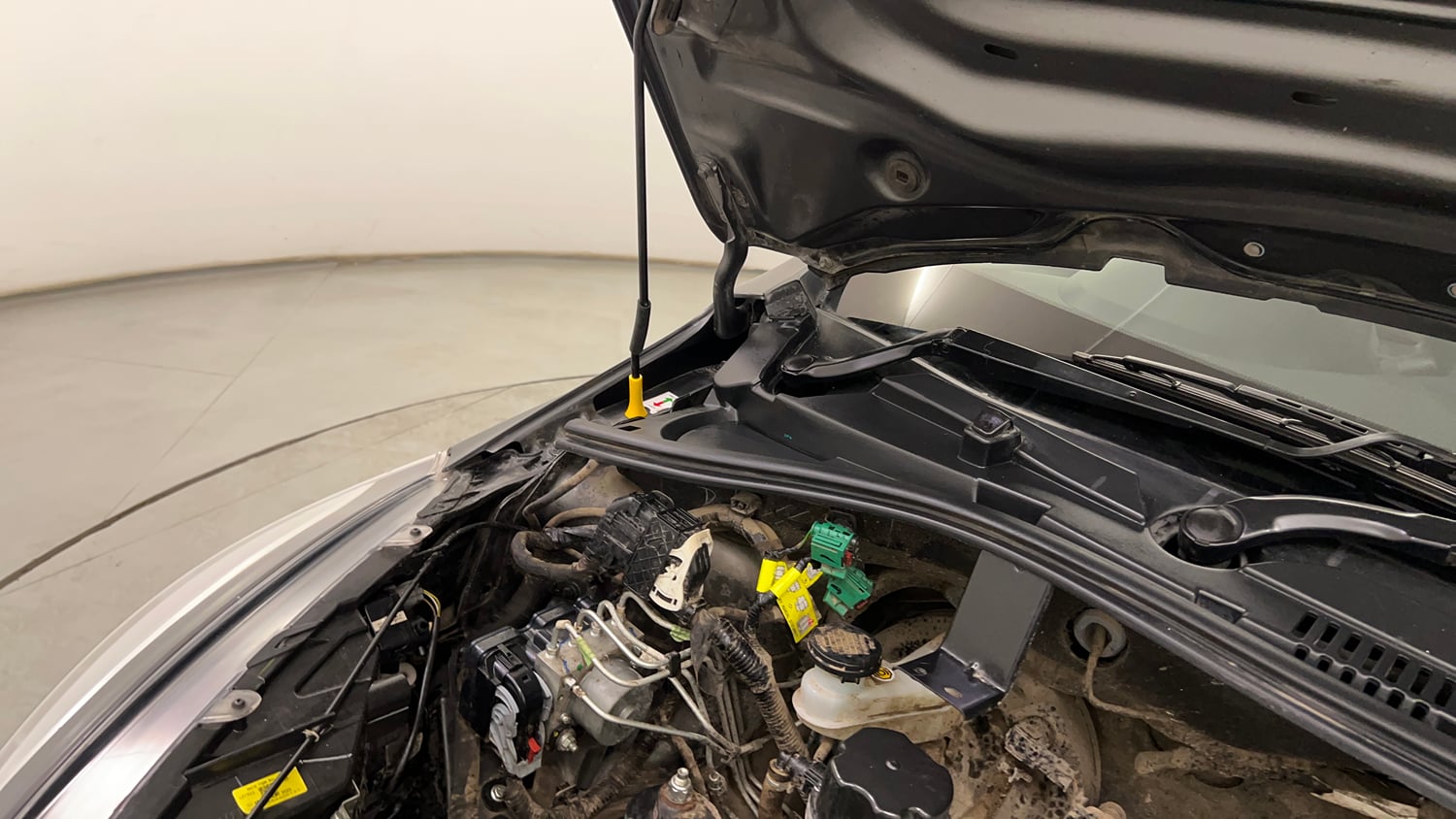Used 2023 Tata Tiago EV XZ Plus Long Range Electric Automatic engine ENGINE RIGHT SIDE HINGE & APRON VIEW