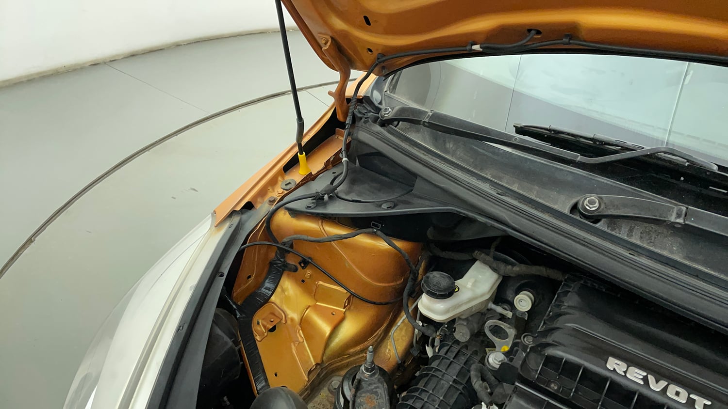 Used 2017 Tata Tiago Revotron XM Petrol Manual engine ENGINE RIGHT SIDE HINGE & APRON VIEW