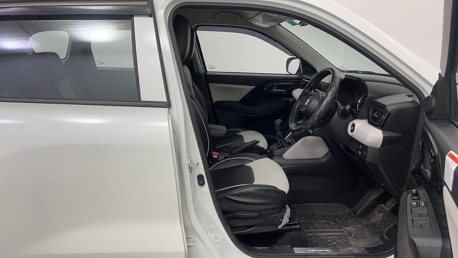 Used 2025 Maruti Suzuki Victoris VXI CNG MT 2W Cng Manual interior RIGHT SIDE FRONT DOOR CABIN VIEW
