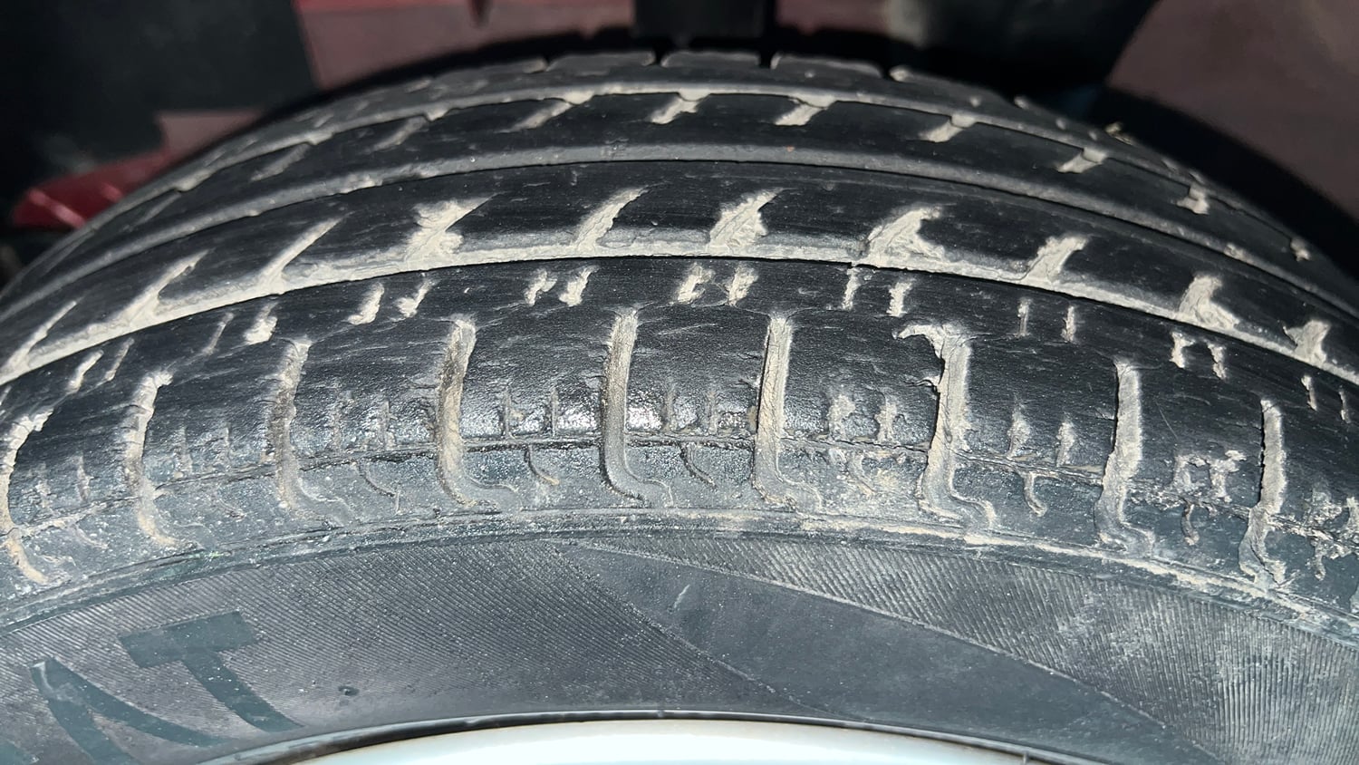 Used 2017 Renault Kwid 1.0 RXT Petrol Manual tyres LEFT FRONT TYRE TREAD VIEW