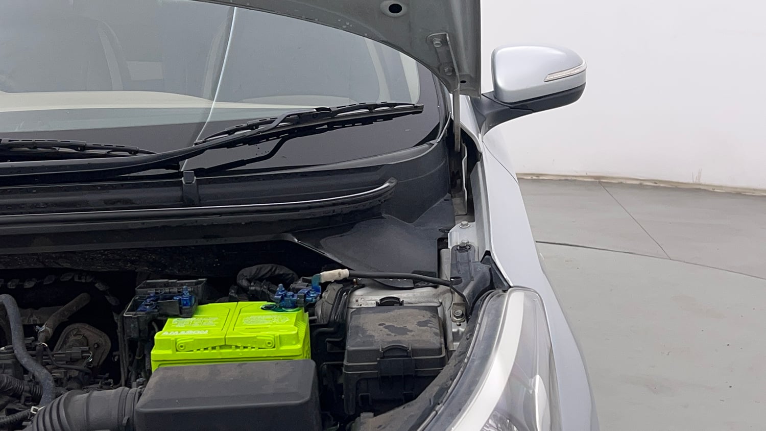 Used 2019 Hyundai Elite i20 Sportz Plus 1.2 Petrol Manual engine ENGINE LEFT SIDE HINGE & APRON VIEW
