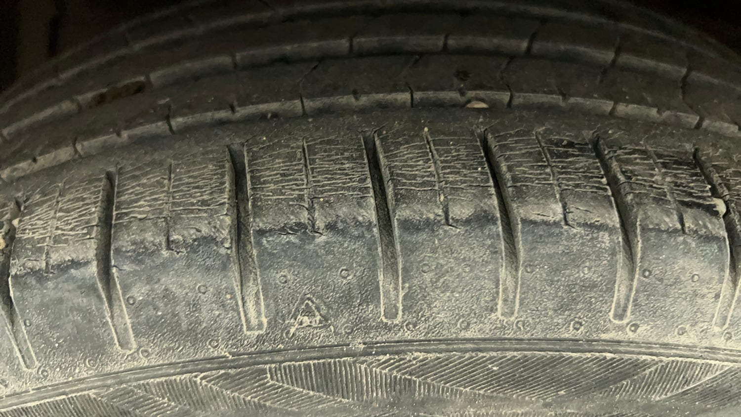 Used 2020 Maruti Suzuki Ciaz Alpha 1.5 AT Petrol Automatic tyres LEFT FRONT TYRE TREAD VIEW