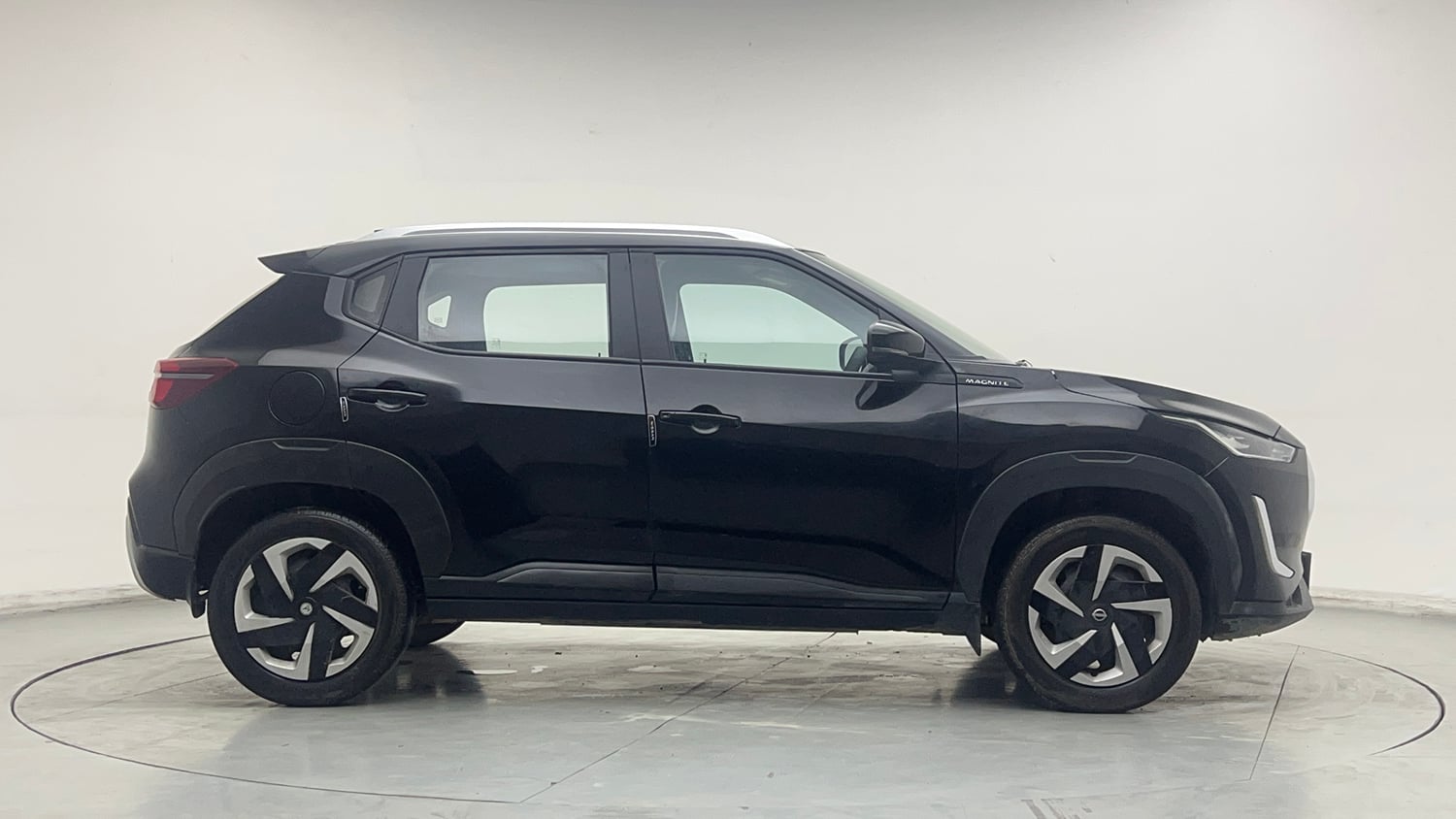 Used 2023 Nissan Magnite XL Petrol Manual exterior RIGHT SIDE VIEW