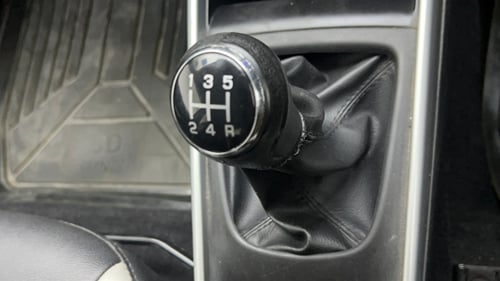 Used 2015 Maruti Suzuki Baleno Delta 1.2 Petrol Manual interior GEAR  KNOB VIEW