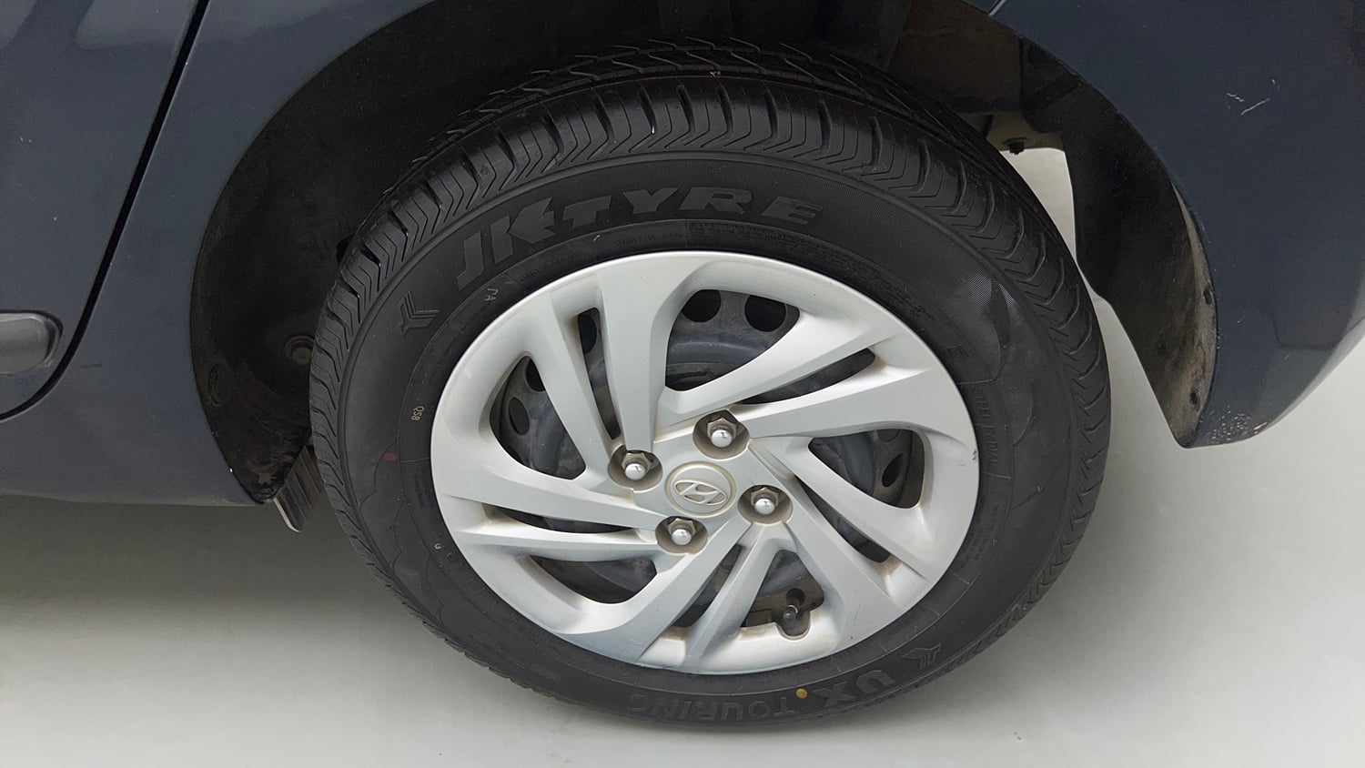 Used 2019 Hyundai Grand i10 Nios Magna AMT 1.2 Kappa VTVT Petrol Automatic tyres LEFT REAR TYRE RIM VIEW