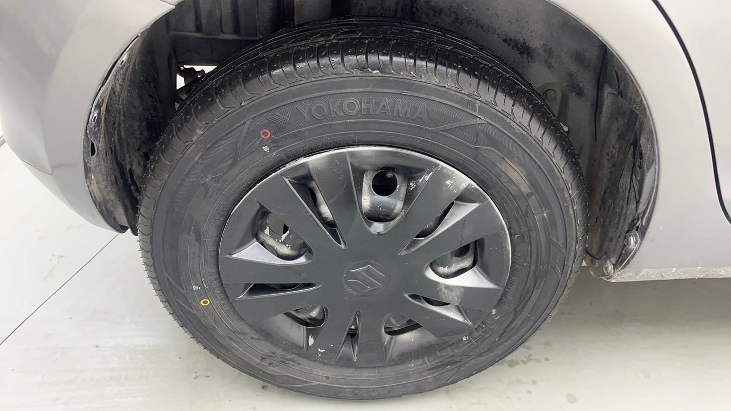 Used 2015 Maruti Suzuki Swift Lxi (O) Petrol Manual tyres RIGHT REAR TYRE RIM VIEW