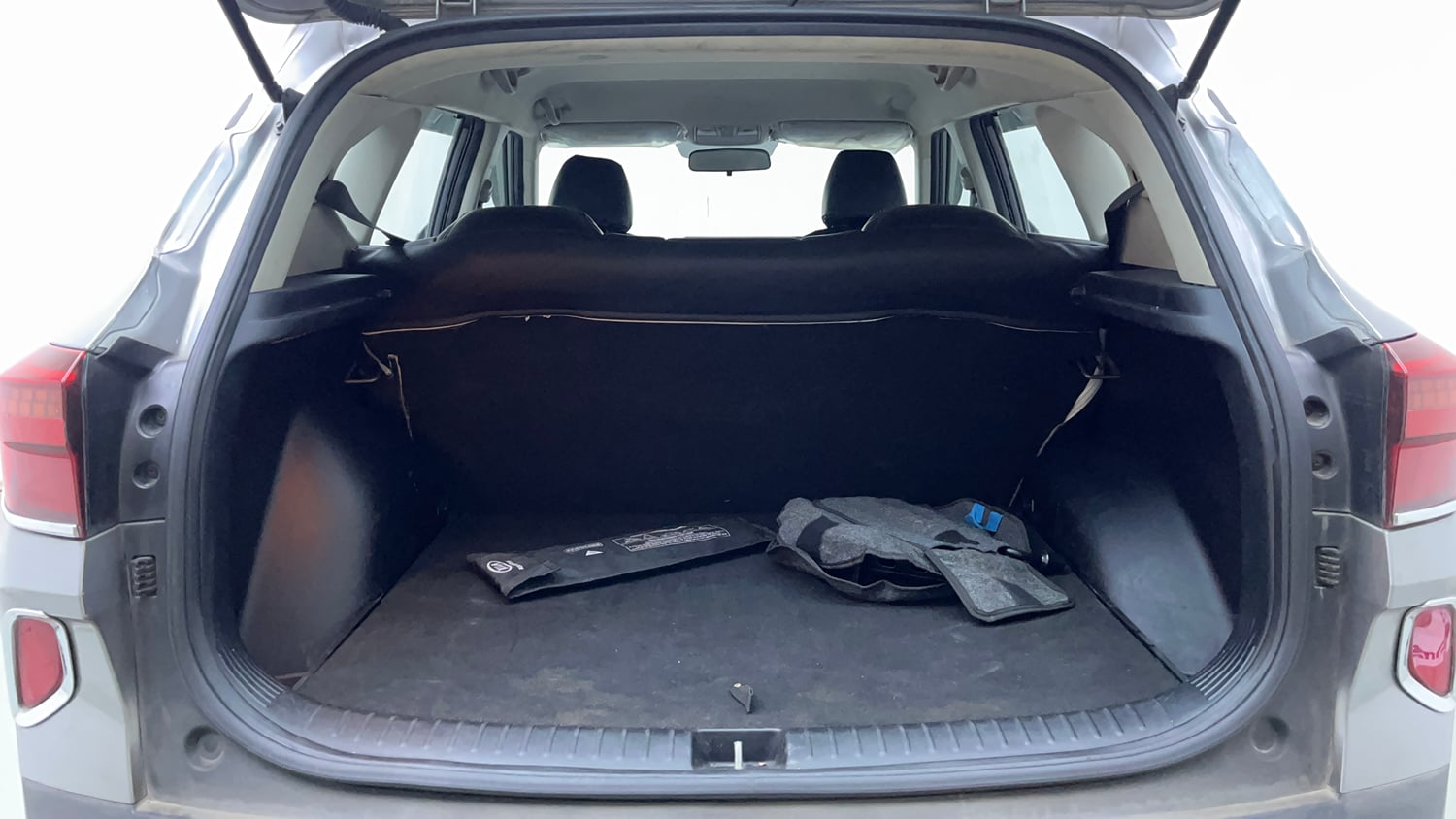 Used 2019 Kia Seltos HTK Plus 1.5 Diesel Diesel Manual interior DICKY INSIDE VIEW