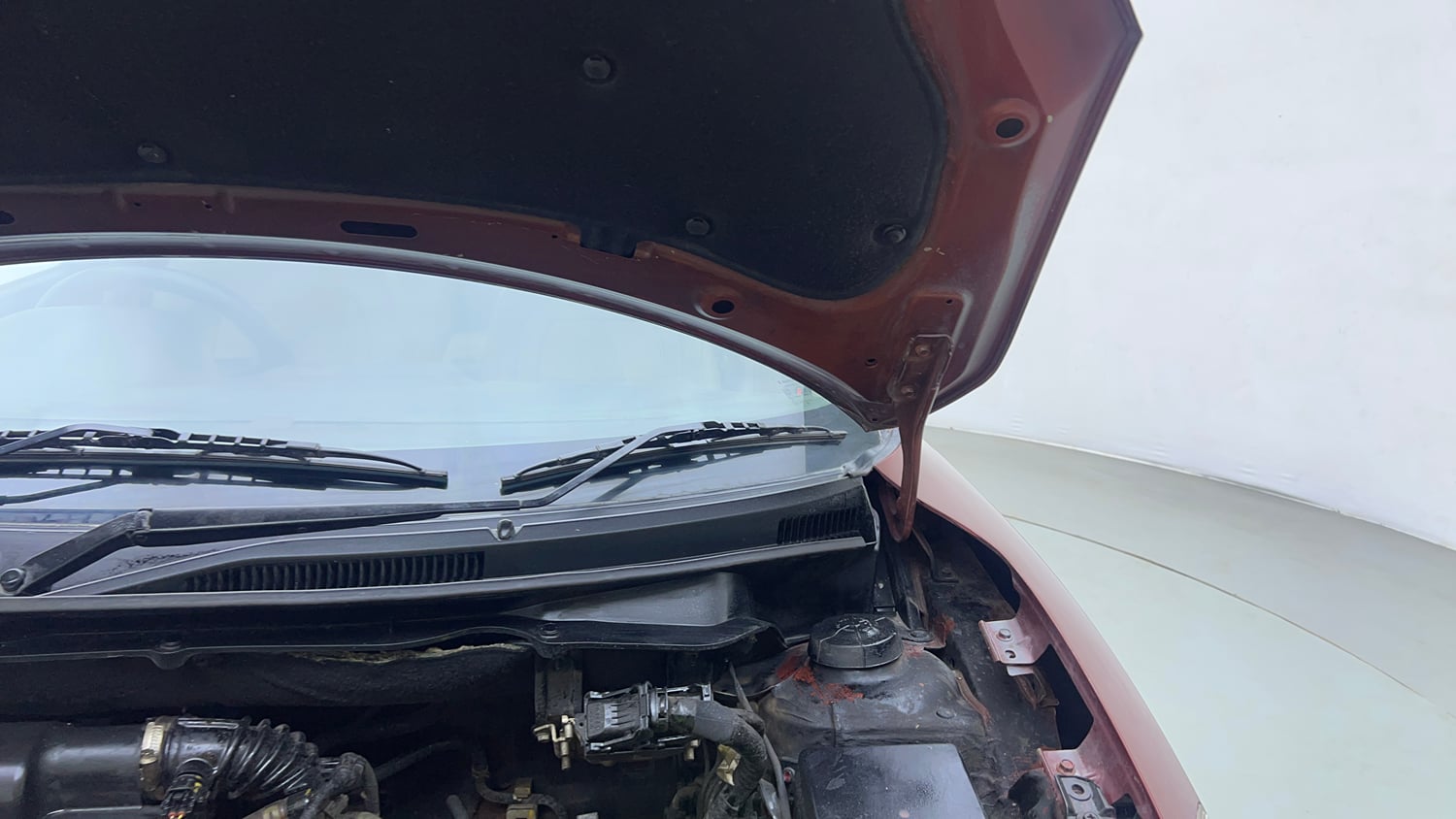 Used 2019 Maruti Suzuki Dzire VXi AMT Petrol Automatic engine ENGINE LEFT SIDE HINGE & APRON VIEW