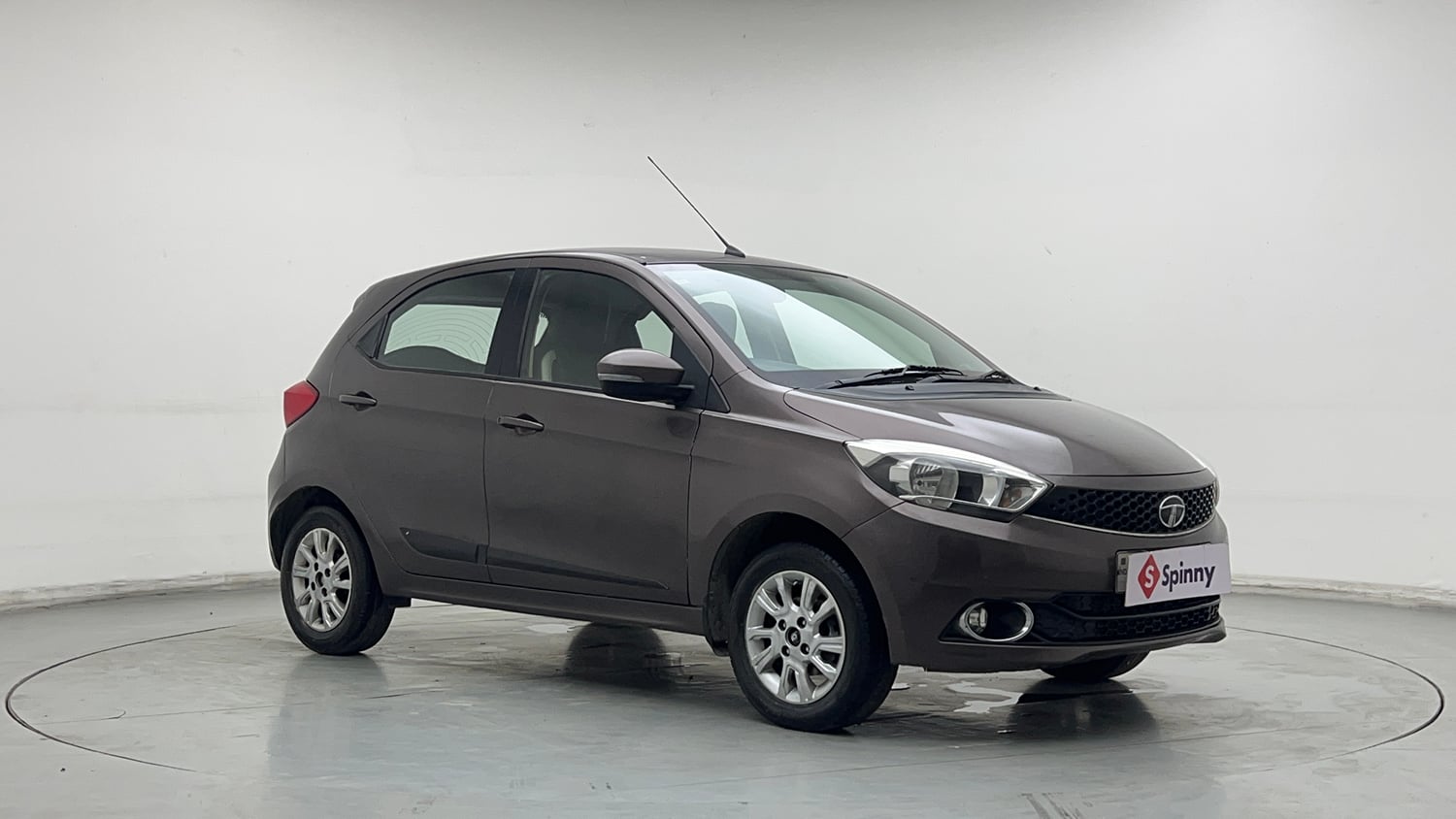Used 2017 Tata Tiago Revotron XZ Petrol Manual exterior RIGHT FRONT CORNER VIEW