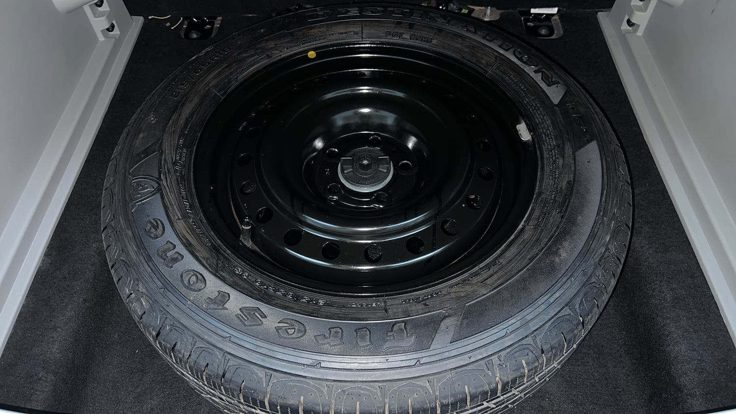 Used 2022 Jeep Compass Limited (O) 1.4 Petrol DCT Petrol Automatic tyres SPARE TYRE VIEW