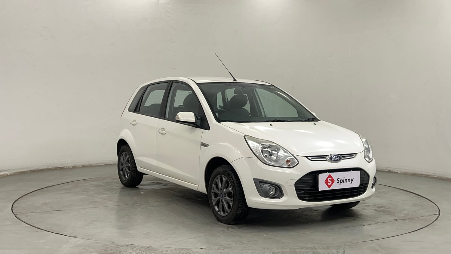 Used 2015 Ford Figo Duratec Petrol Titanium 1.2 Petrol Manual exterior RIGHT FRONT CORNER VIEW