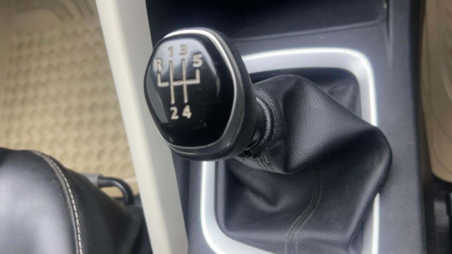 Used 2023 Nissan Magnite XL Petrol Manual interior GEAR  KNOB VIEW