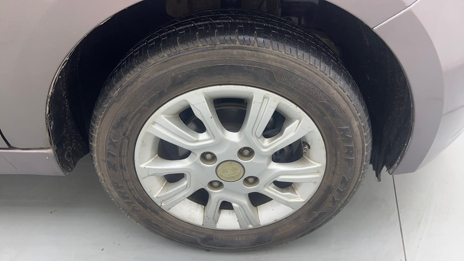 Used 2017 Tata Tiago Revotron XZA Petrol Automatic tyres RIGHT FRONT TYRE RIM VIEW