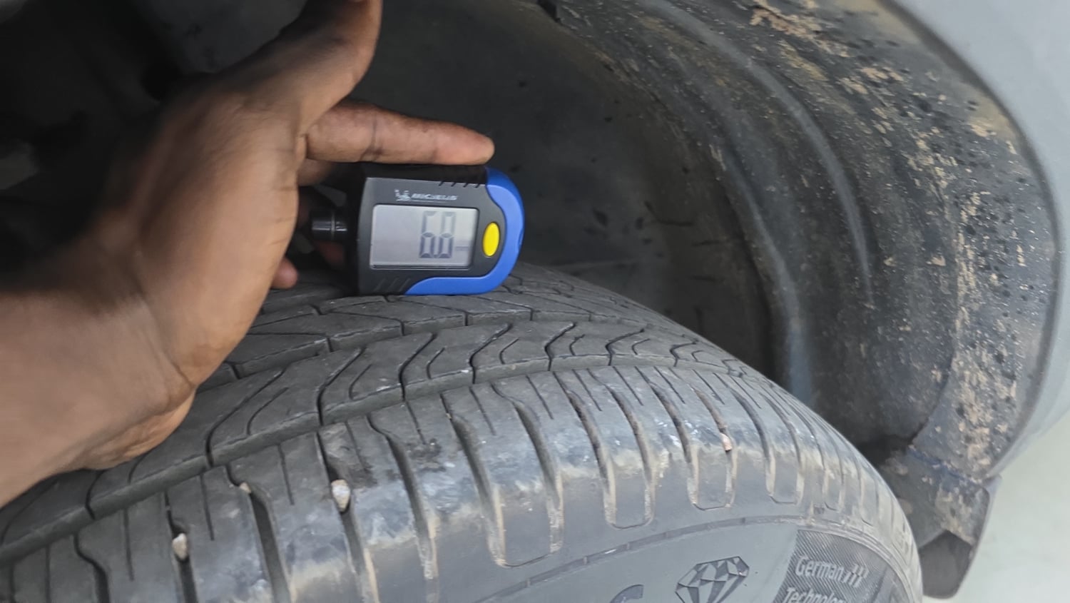 Used 2022 Tata Punch Creative Dual Tone Petrol Manual tyres LEFT FRONT TYRE TREAD VIEW