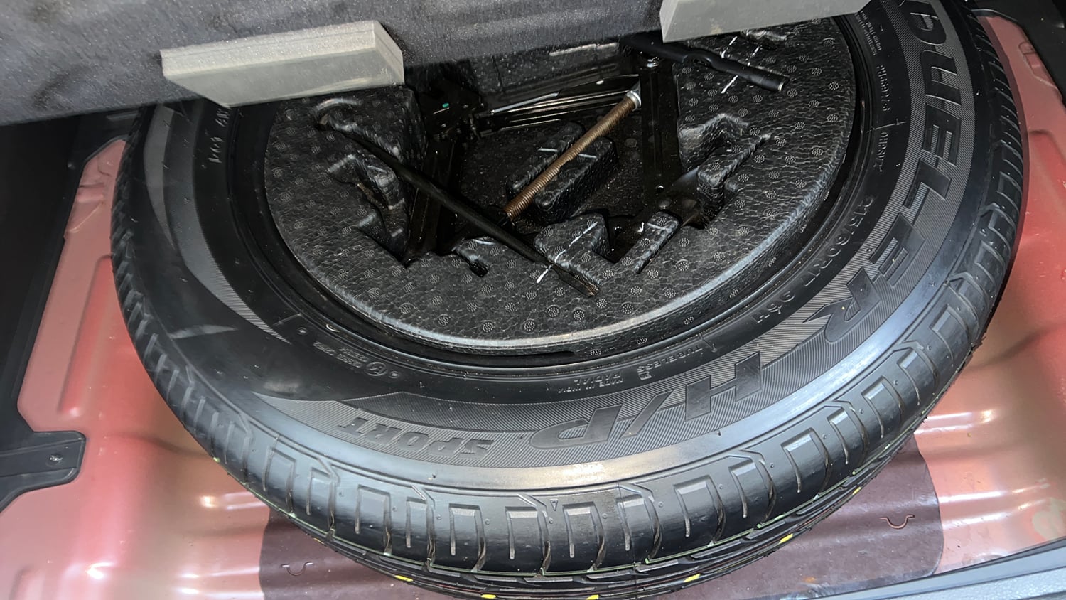 Used 2018 Hyundai Creta SX Plus 1.6 AT Petrol Petrol Automatic tyres SPARE TYRE VIEW