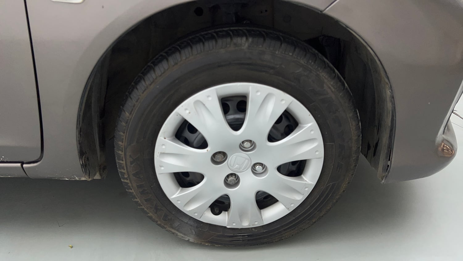Used 2017 Honda Amaze 1.2 S i-VTEC Petrol Manual tyres RIGHT FRONT TYRE RIM VIEW