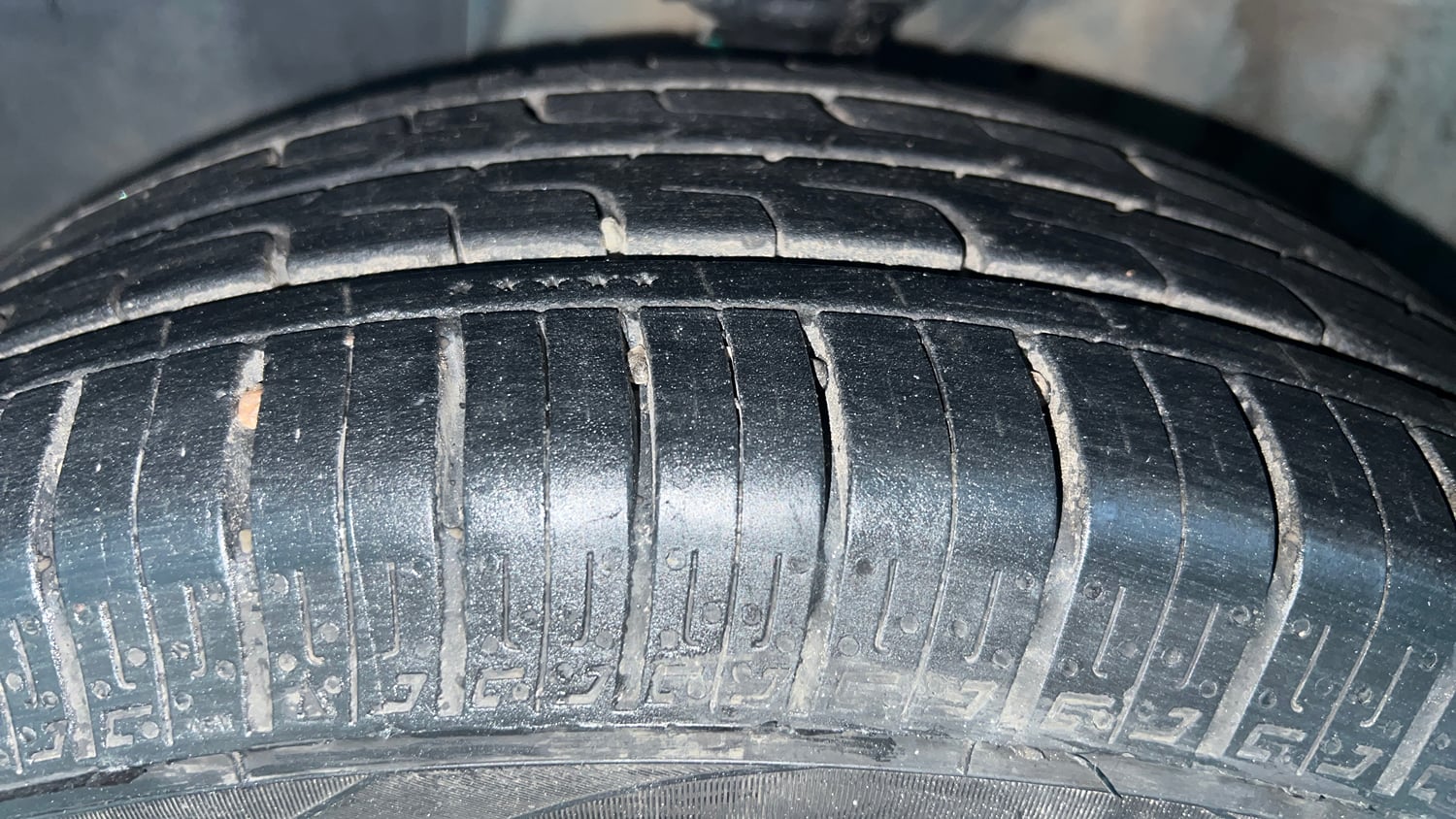 Used 2017 Maruti Suzuki Ignis  Zeta Dual Tone MT Petrol Petrol Manual tyres LEFT FRONT TYRE TREAD VIEW