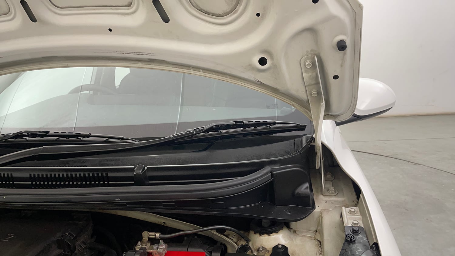 Used 2022 Hyundai Aura S 1.2 CNG Cng Manual engine ENGINE LEFT SIDE HINGE & APRON VIEW