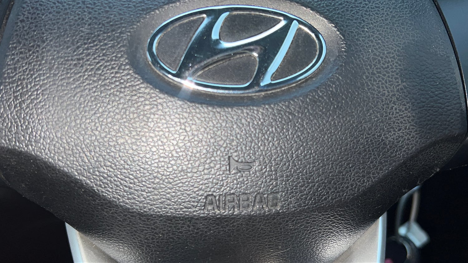 Used 2022 Hyundai Venue S 1.2 Petrol Petrol Manual top_features Airbags