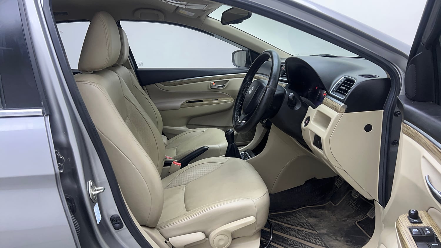 Used 2021 Maruti Suzuki Ciaz Alpha 1.5 Petrol Manual interior RIGHT SIDE FRONT DOOR CABIN VIEW