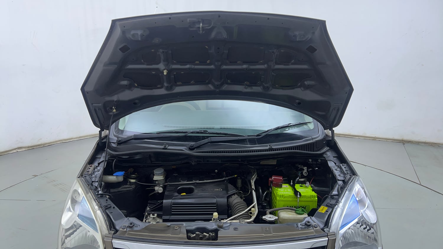 Used 2014 Maruti Suzuki Wagon R VXI Petrol Manual engine ENGINE & BONNET OPEN FRONT VIEW