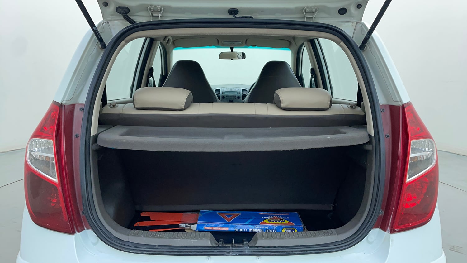 Used 2012 Hyundai i10 Sportz 1.2 Kappa2 Petrol Manual interior DICKY INSIDE VIEW