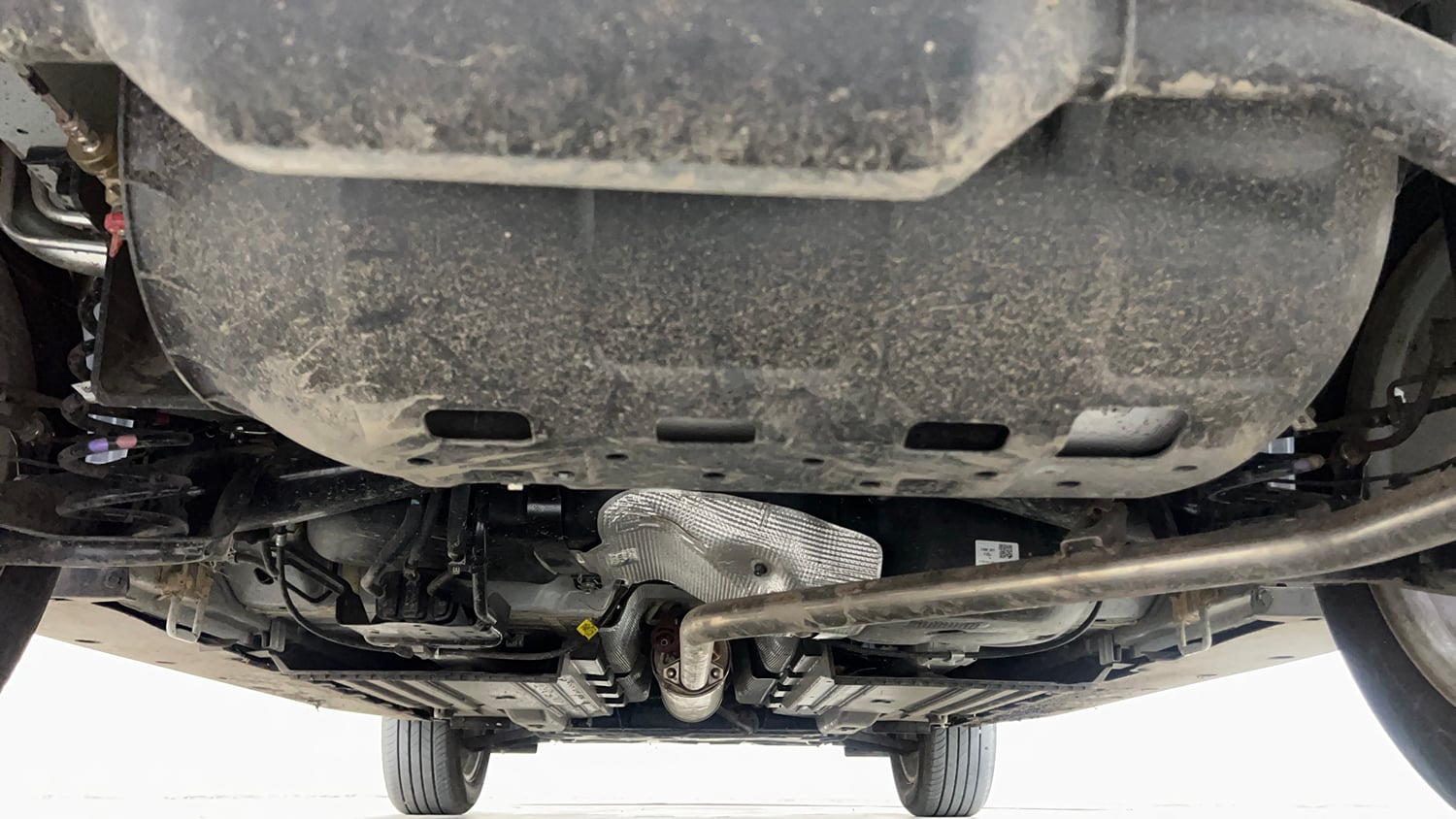 Used 2025 Maruti Suzuki Victoris VXI CNG MT 2W Cng Manual extra REAR UNDERBODY VIEW (TAKEN FROM REAR)
