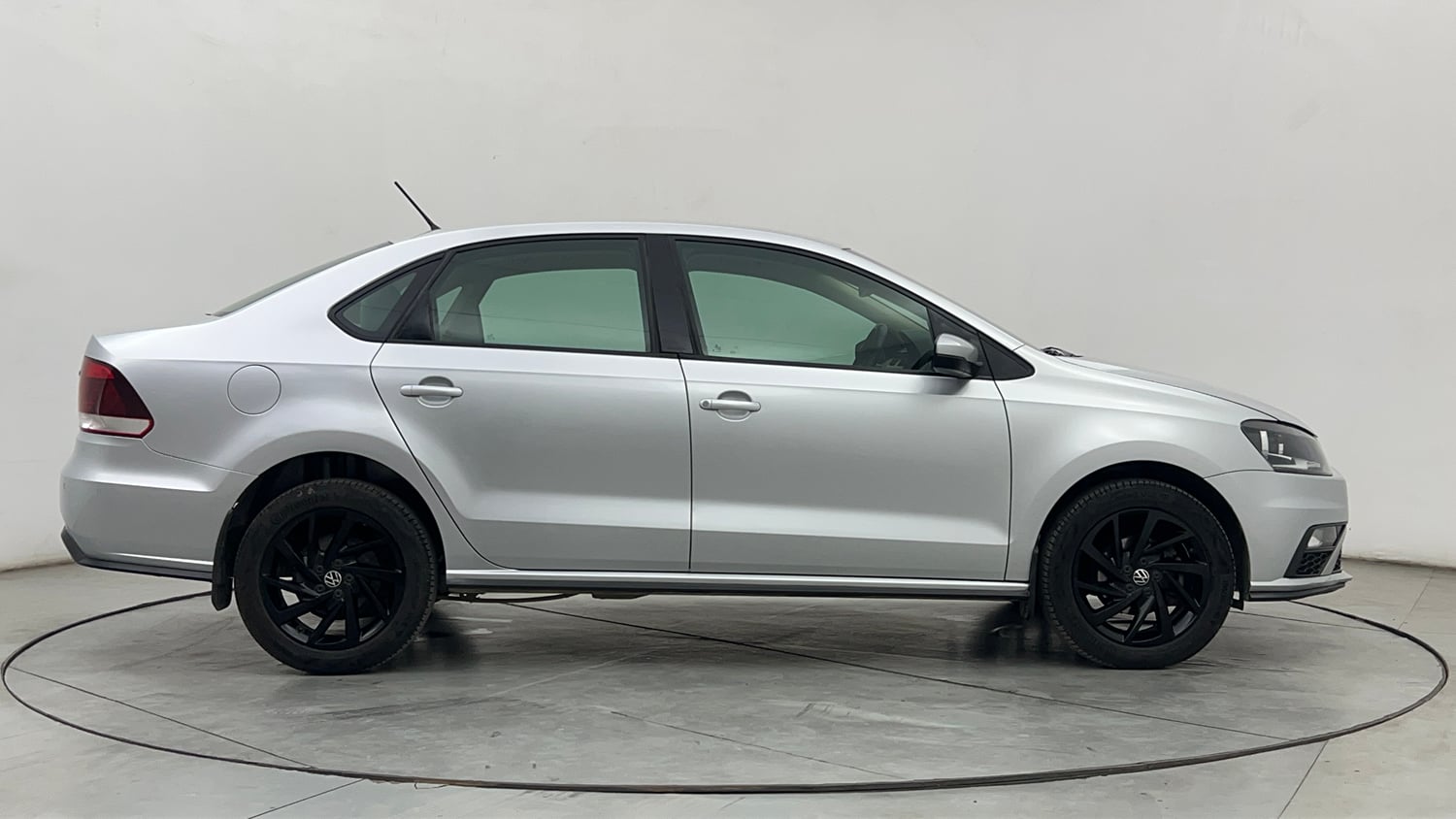 Used 2021 Volkswagen Vento Highline 1.0L TSI Petrol Manual exterior RIGHT SIDE VIEW