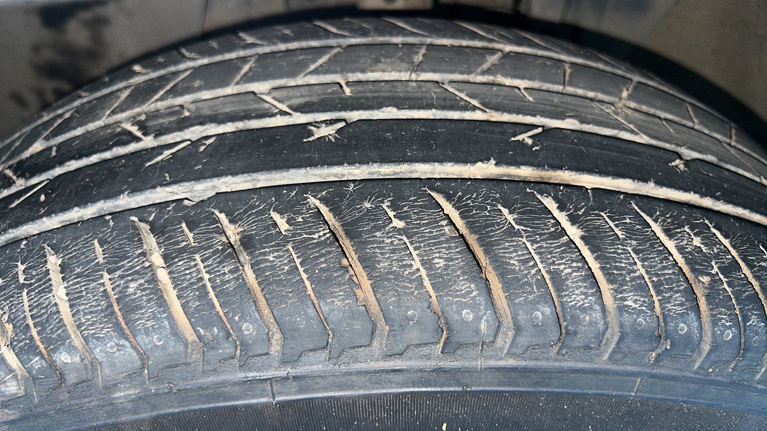 Used 2022 Renault Kiger RXT MT Petrol Manual tyres LEFT FRONT TYRE TREAD VIEW
