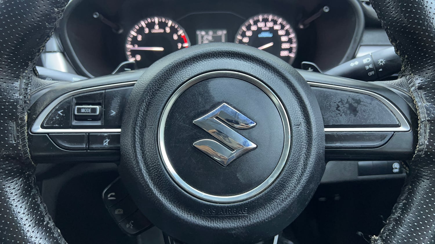 Used 2022 Maruti Suzuki Brezza Vxi AT Petrol Automatic top_features Steering mounted controls