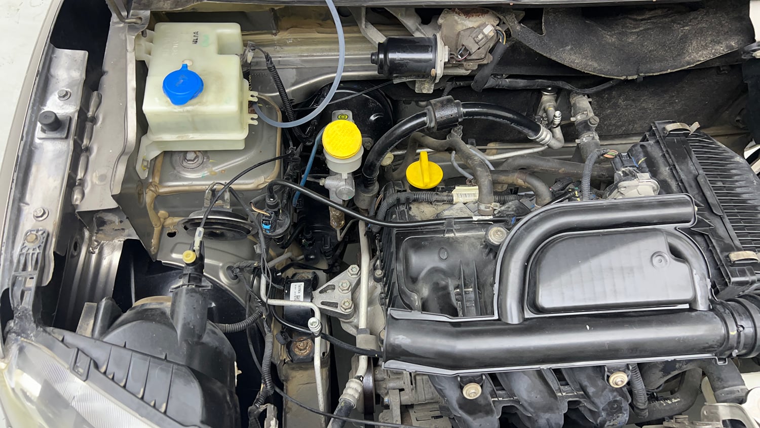 Used 2018 Renault Kwid 1.0 RXT AMT Opt Petrol Automatic engine ENGINE RIGHT SIDE VIEW