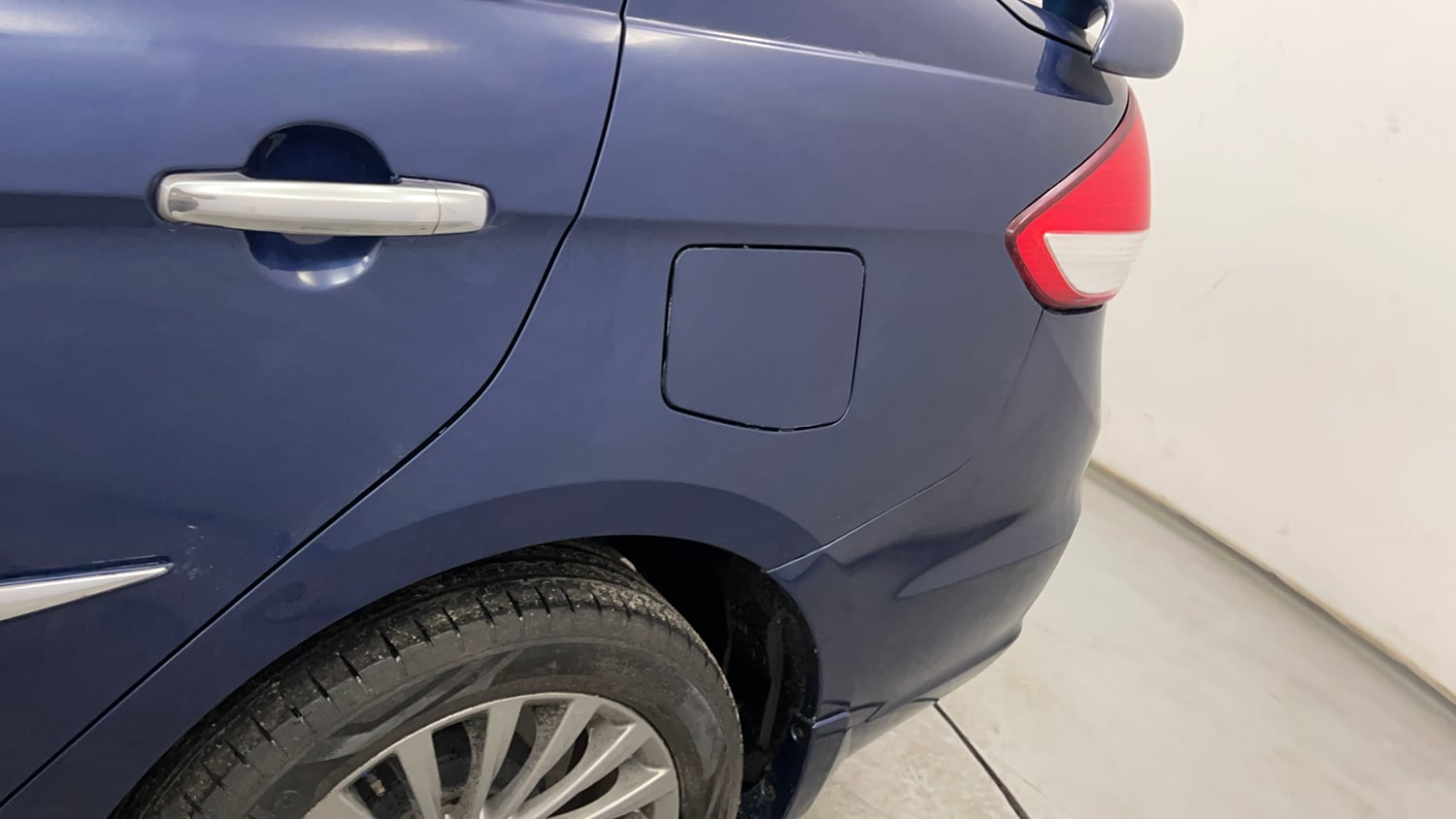 Used 2017 Maruti Suzuki Ciaz Alpha 1.4 AT Petrol Automatic dents MINOR SCRATCH