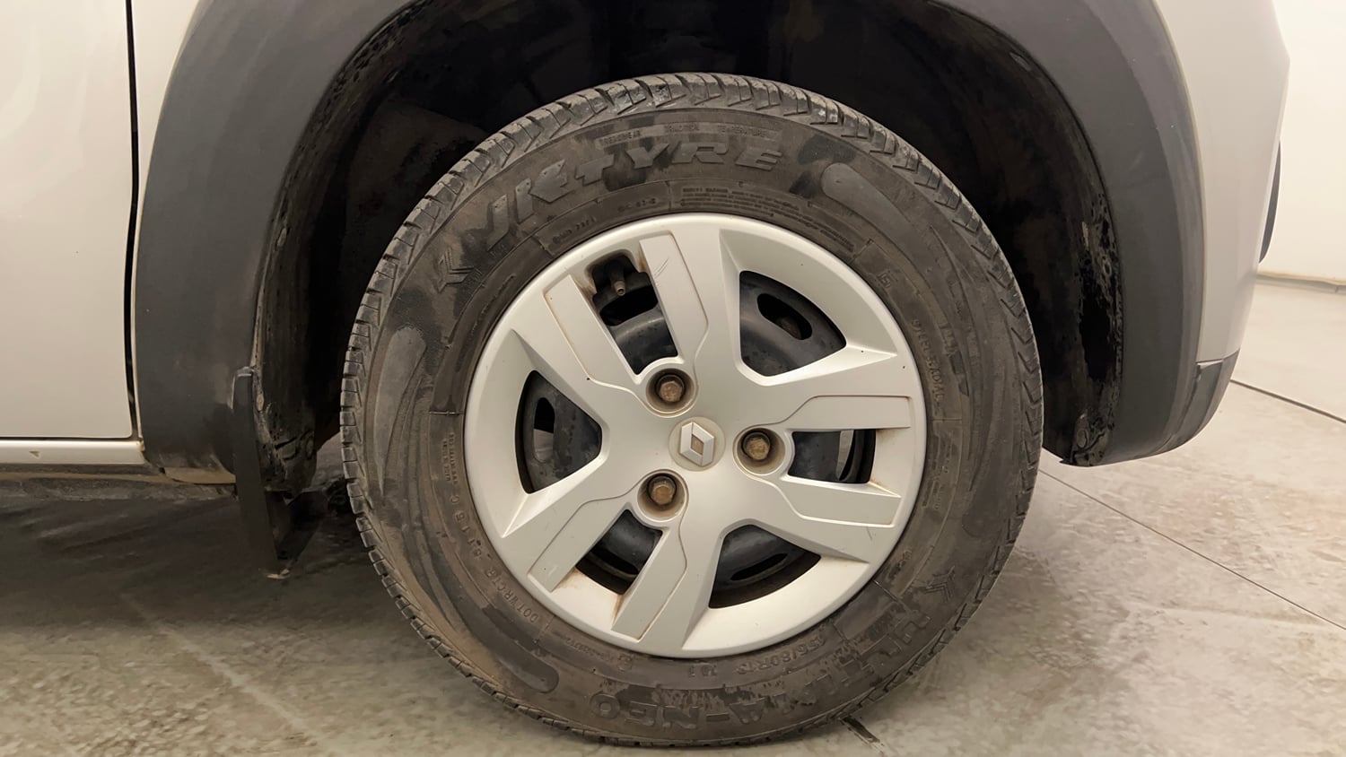 Used 2016 Renault Kwid RXT Petrol Manual tyres RIGHT FRONT TYRE RIM VIEW