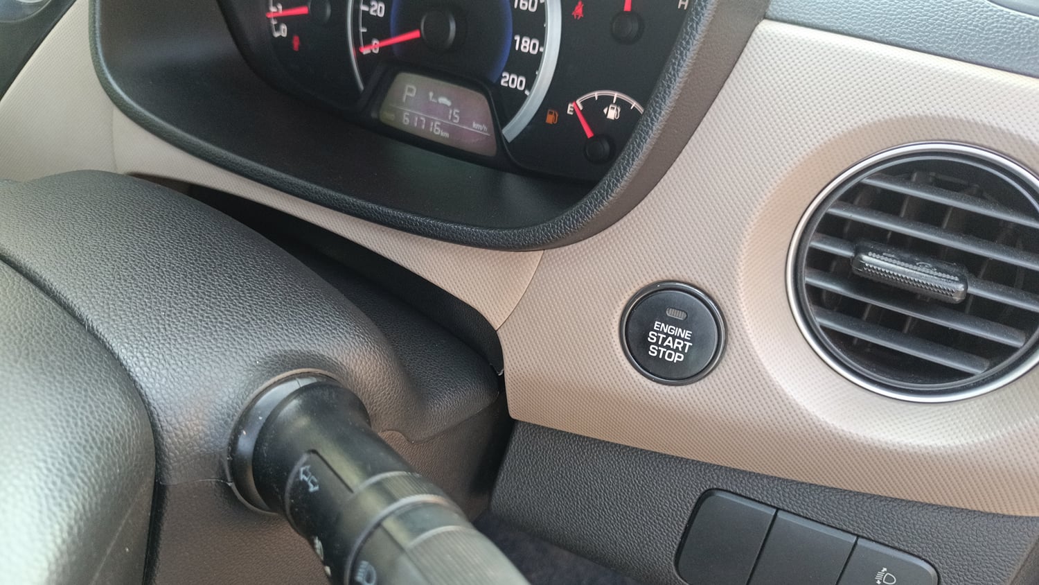 Used 2015 Hyundai Grand i10 Asta AT 1.2 Kappa VTVT Petrol Automatic top_features Keyless start