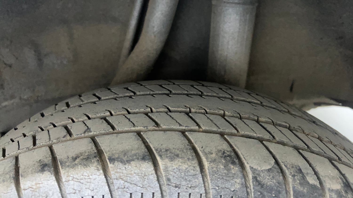Used 2018 Honda Amaze 1.2 E MT Petrol Petrol Manual tyres LEFT REAR TYRE TREAD VIEW
