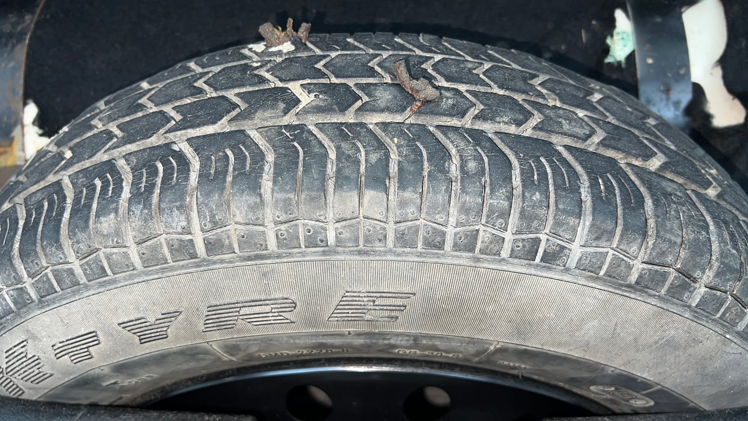 Used 2015 Maruti Suzuki Swift VXi Petrol Manual tyres SPARE TYRE VIEW