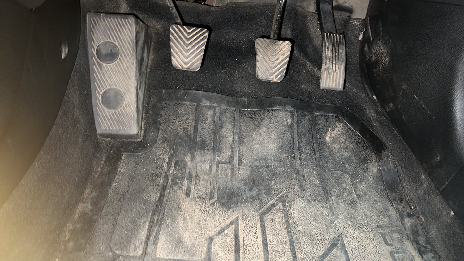 Used 2015 Hyundai Elite i20 Magna 1.2 Petrol Manual interior PEDALS VIEW