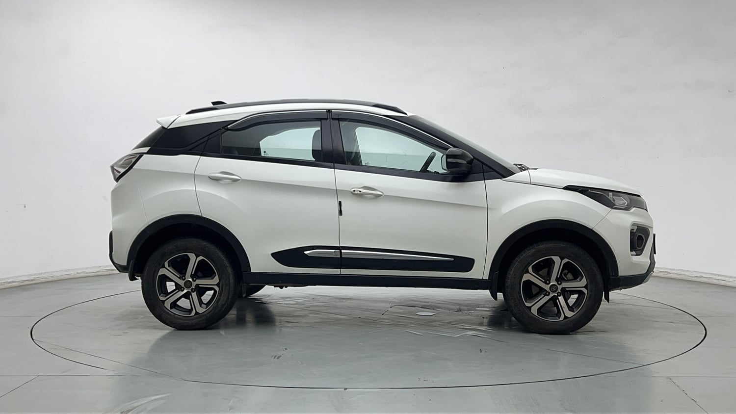 Used 2022 Tata Nexon XZA Plus (HS) Petrol Automatic exterior RIGHT SIDE VIEW
