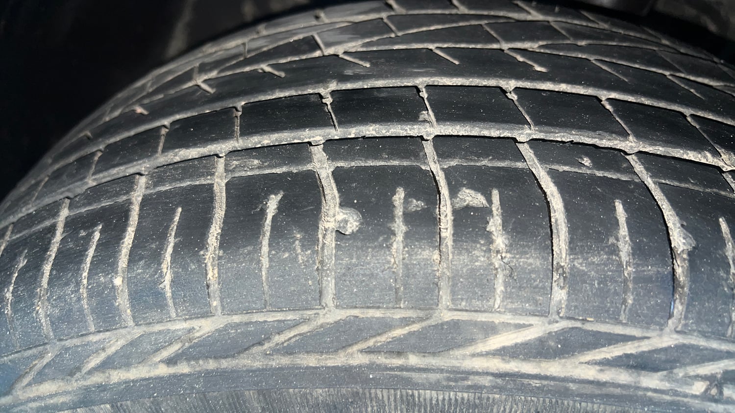 Used 2022 Tata Nexon XZA Plus (HS) Petrol Automatic tyres LEFT FRONT TYRE TREAD VIEW